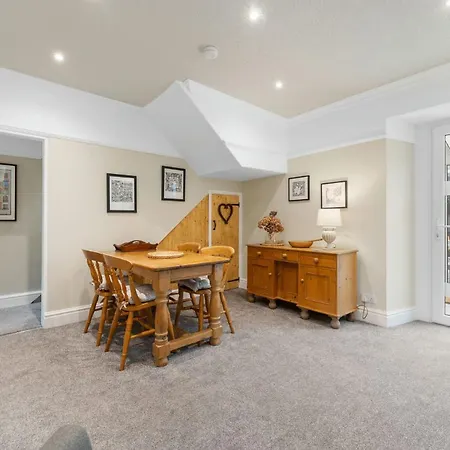 Sunnybank * Windermere